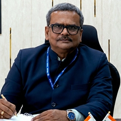 Dr Ramanuj, IMMT